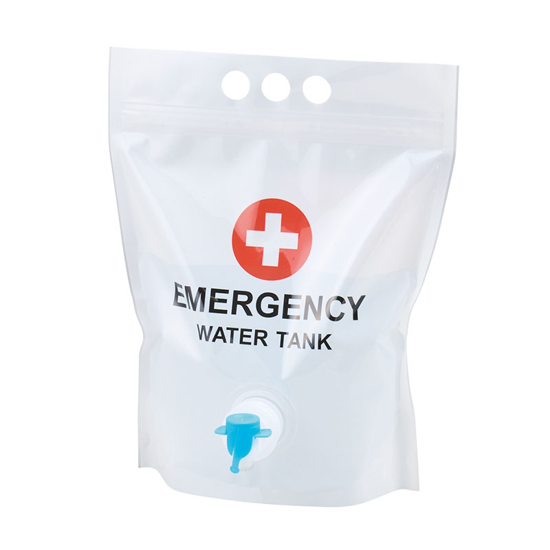 コック付き給水タンクに入った防災9点セット